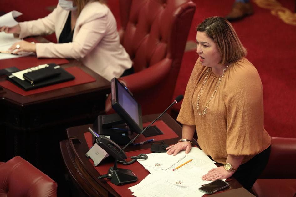 Migdalia González radica proyecto para que fiscales asistan a víctimas de violencia de género